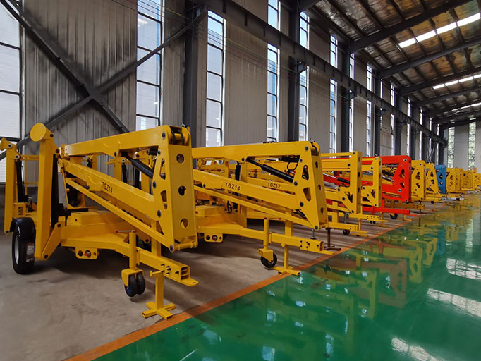 Towable boom lifts