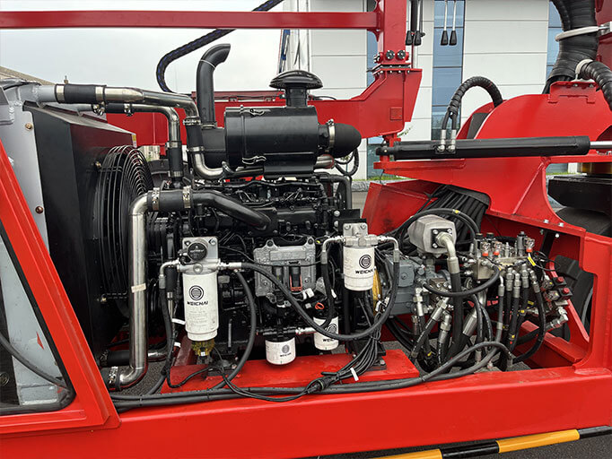 Engine of Straddle Carrier