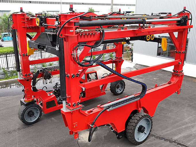 Straddle Carrier