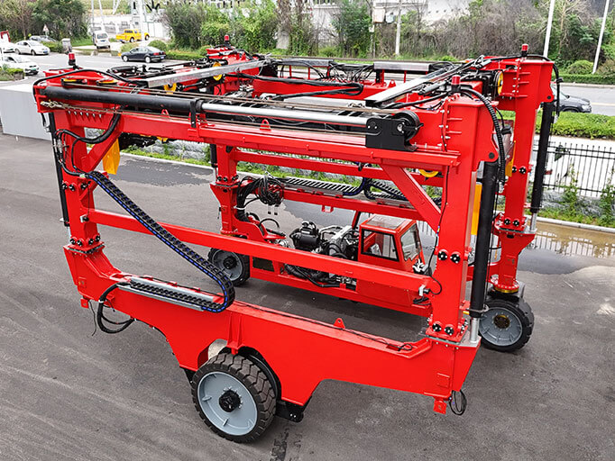 Straddle Carrier