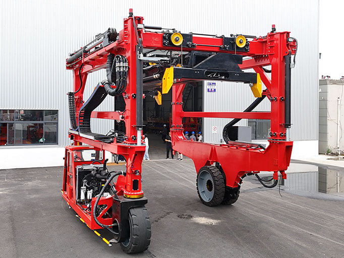 Straddle Carrier