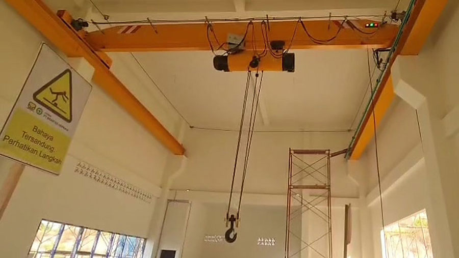 10 ton single girder overhead crane running in the completed sluice gate house after commissioning