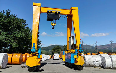 Rubber-Tyred Gantry (RTG)