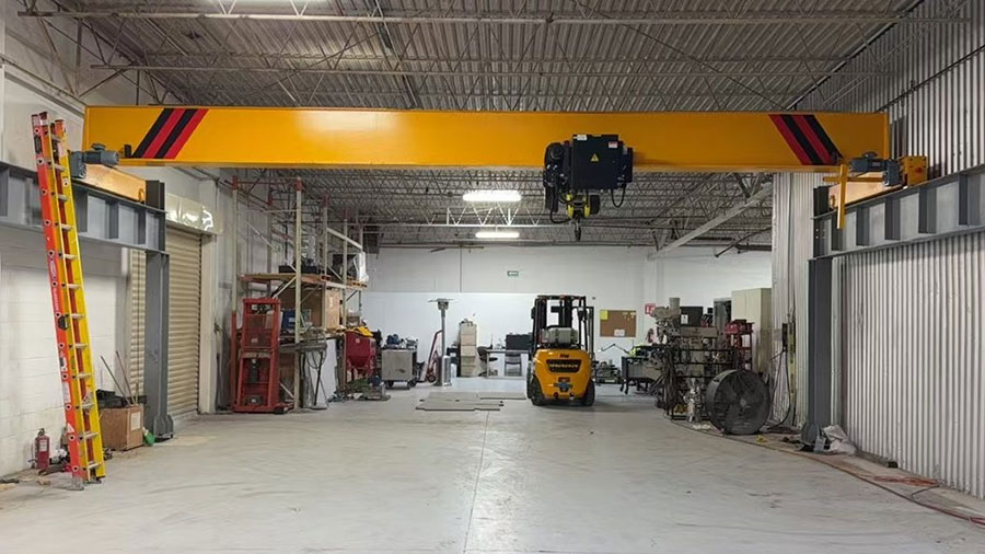 Overhead crane on supplied columns and runway beams