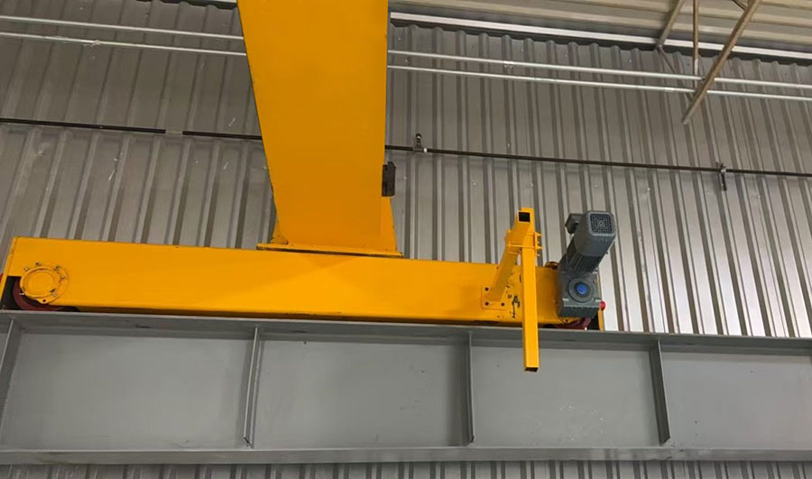 Crane end carriage and travel drive on the runway beam